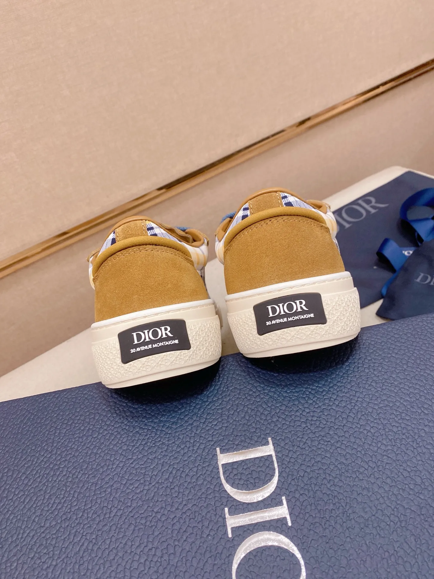 Factory price: 300 Men's shoes 💰[Dior·Dior] Top 🔍Couple style 💏🔍New casual sports style couple shoes, new four-season design, perfect workmanship, lace-up lazy style to create cabinet quality, upper: imported first-layer cowhide, sheepskin lining is soft and comfortable, ultra-light TPU wear-resistant outsole, simple, versatile fashion men's shoes, excellent color code number 35--44